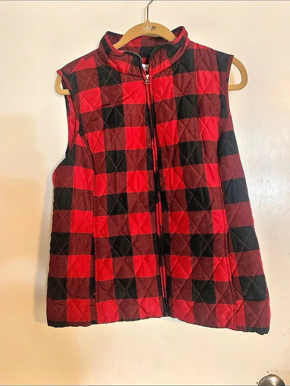 Croft & Barrow Quilted Checkered Vest in Red & Black Large